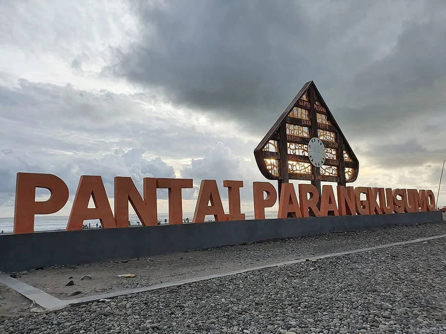 Pantai Parangkusumo - Yogyaku-tercinta